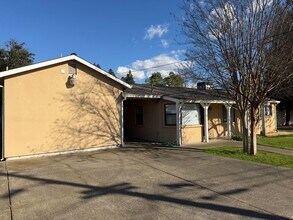 2720 Larry Ln in Carmichael, CA - Building Photo - Building Photo