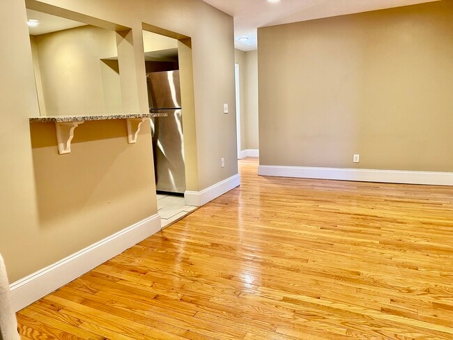 72 Egmont St, Unit 3F in Brookline, MA - Foto de edificio - Building Photo