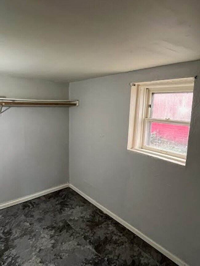 1933 S 15th St in Milwaukee, WI - Building Photo - Building Photo