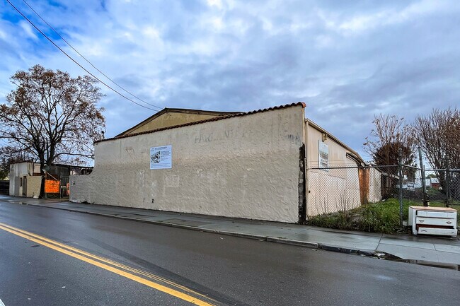 Madrone Place in San Jose, CA - Foto de edificio - Building Photo