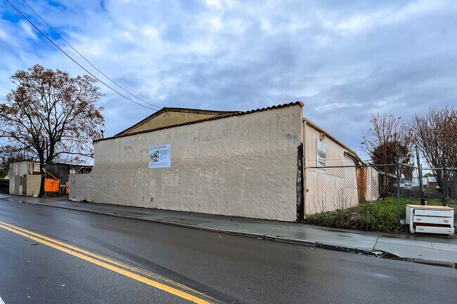 Madrone Place in San Jose, CA - Building Photo - Building Photo