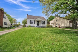 1215 Sunford Ave SE in North Canton, OH - Building Photo - Building Photo