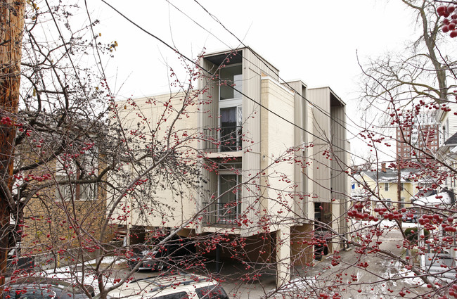 1317 Wilmot St in Ann Arbor, MI - Foto de edificio - Building Photo