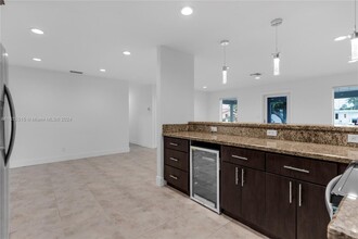 12021 SW 40th St in Miami, FL - Building Photo - Building Photo