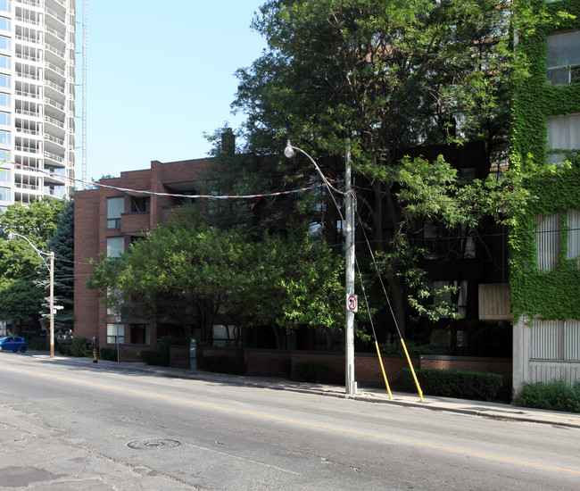 Metro Toronto Condominium in Toronto, ON - Building Photo - Building Photo