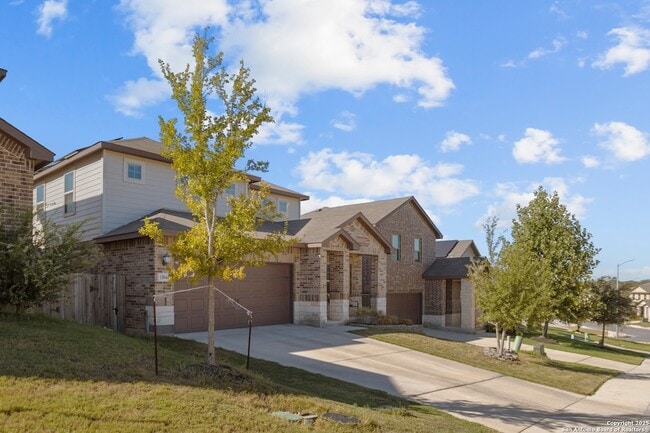 13044 Louberg Vly in San Antonio, TX - Foto de edificio - Building Photo