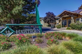 Commons at Hawthorn Village Apartments in Hillsboro, OR - Foto de edificio - Building Photo