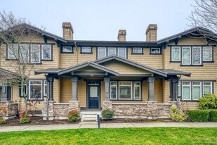 1816 10th Ave NE in Issaquah, WA - Building Photo