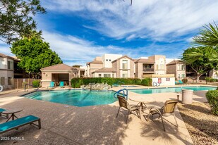 17017 N 12th St in Phoenix, AZ - Building Photo