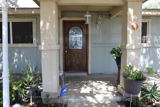2901 Mier St in Laredo, TX - Building Photo - Building Photo