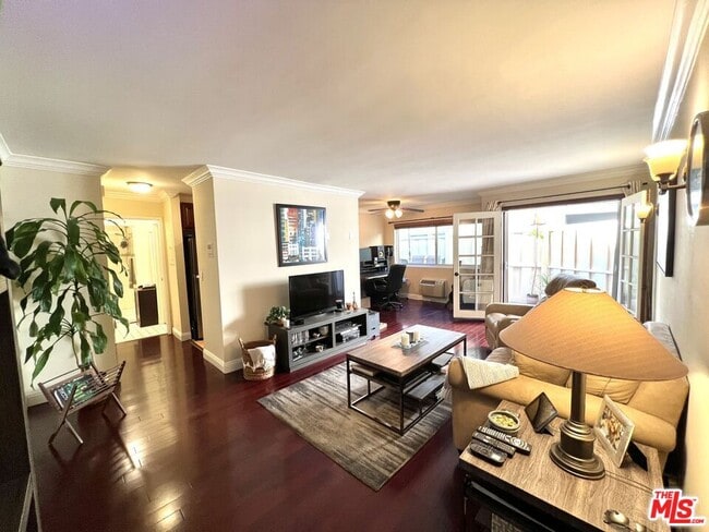 property at 525 N Sycamore Ave