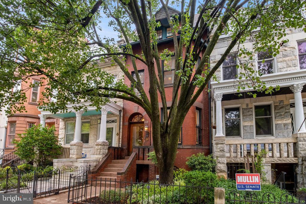 1120 East Capitol St NE in Washington, DC - Building Photo