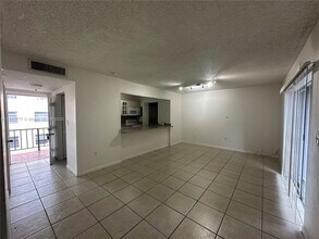 399 NW 72nd Ave in Miami, FL - Building Photo - Building Photo