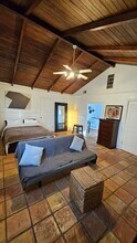 15020 Hamlin St, Unit Guest House in Van Nuys, CA - Building Photo - Building Photo