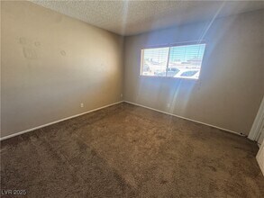 8008 Cureton Cir in Las Vegas, NV - Building Photo - Building Photo