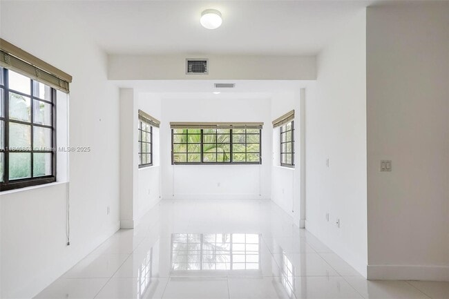 1901 S Le Jeune Rd in Coral Gables, FL - Building Photo - Building Photo