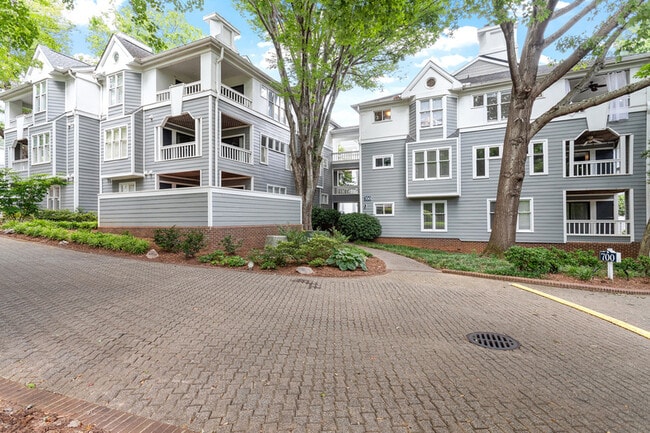 700 Bishops Park Dr in Raleigh, NC - Building Photo - Building Photo