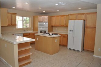 5320 Bright Sun Ct in Las Vegas, NV - Building Photo - Building Photo