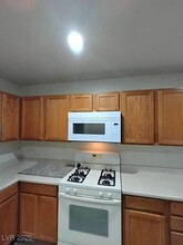 9229 Millikan Ave in Las Vegas, NV - Building Photo - Building Photo