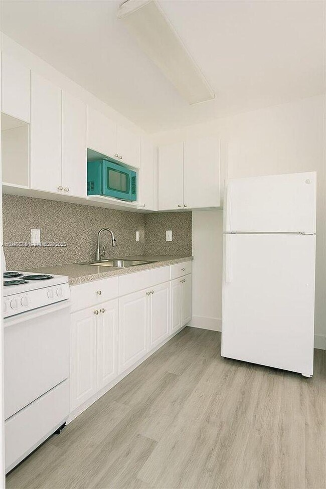 5825 SW 9th Terrace in West Miami, FL - Building Photo - Building Photo