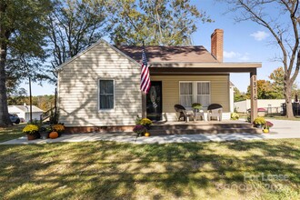 1316 Mecklenburg Hwy in Mooresville, NC - Building Photo - Building Photo