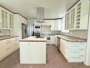 19810 Valerio St in Los Angeles, CA - Building Photo - Building Photo