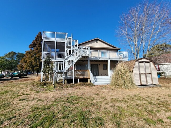 33 Brooklyn Ave in Wachapreague, VA - Building Photo - Building Photo