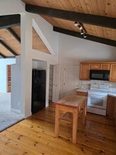 28400 Cumberland Rd in Tehachapi, CA - Building Photo - Building Photo
