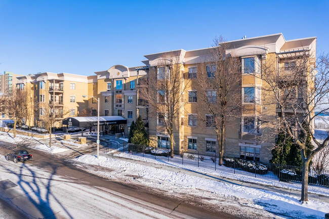 Lake Bluff Condominiums in Milwaukee, WI - Building Photo - Building Photo