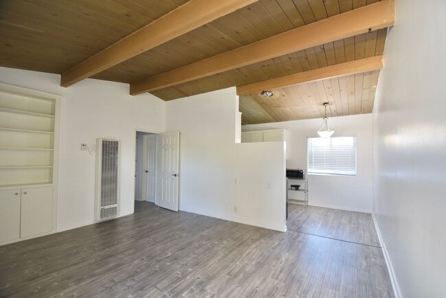 121 W Arrellaga St in Santa Barbara, CA - Building Photo - Building Photo