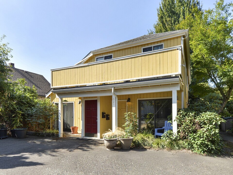 421 Wells Ave S, Unit A in Renton, WA - Foto de edificio