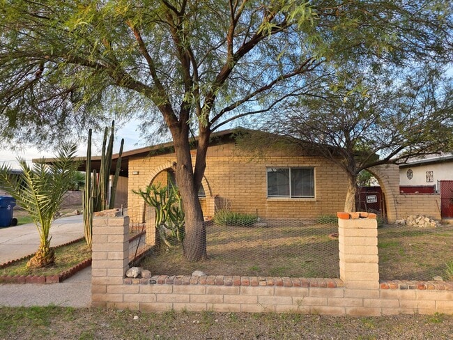 property at 2049 Panorama Dr