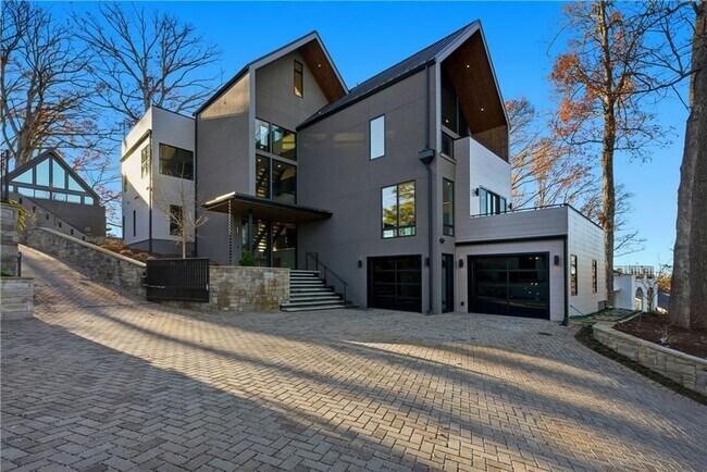 1033 Reeder Cir NE in Atlanta, GA - Building Photo - Building Photo