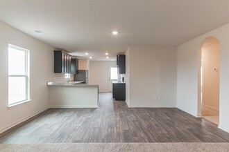 1052 Riverdale Cove in Jarrell, TX - Foto de edificio - Building Photo