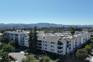The Village at Toluca Lake in Burbank, CA - Foto de edificio - Building Photo