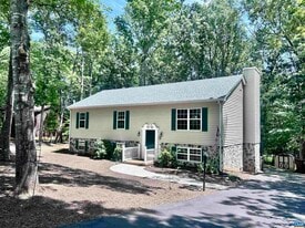 7 S Bearwood Dr in Palmyra, VA - Building Photo