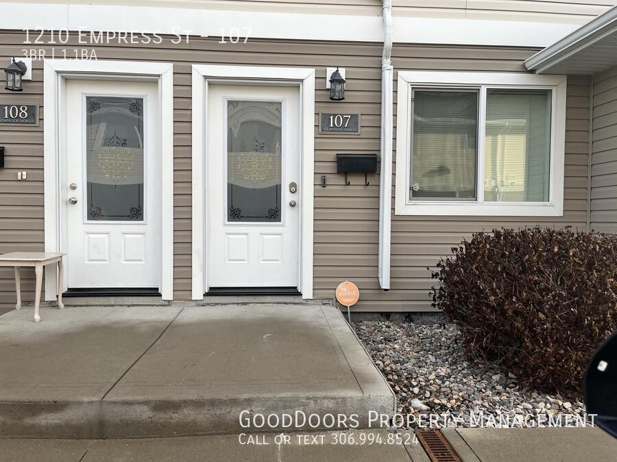 1210 Empress St in Regina, SK - Building Photo