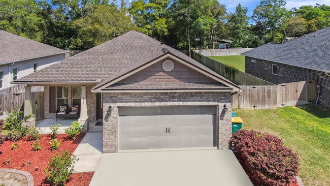 1445 Hickory St in Niceville, FL - Building Photo - Building Photo