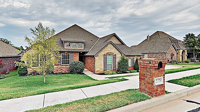 2324 Sutton Pl in Edmond, OK - Foto de edificio - Building Photo