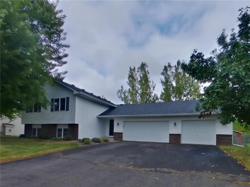 3649 Kahler Dr NE in Saint Michael, MN - Building Photo
