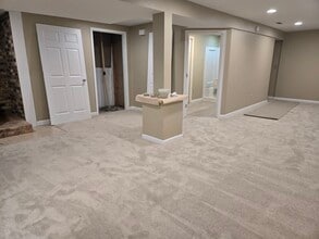 2125 Hollywood Blvd in Iowa City, IA - Foto de edificio - Building Photo