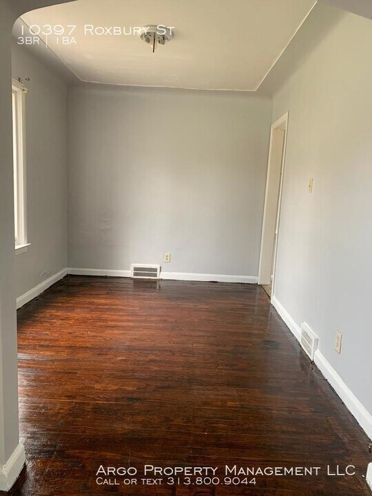 10397 Roxbury St in Detroit, MI - Building Photo