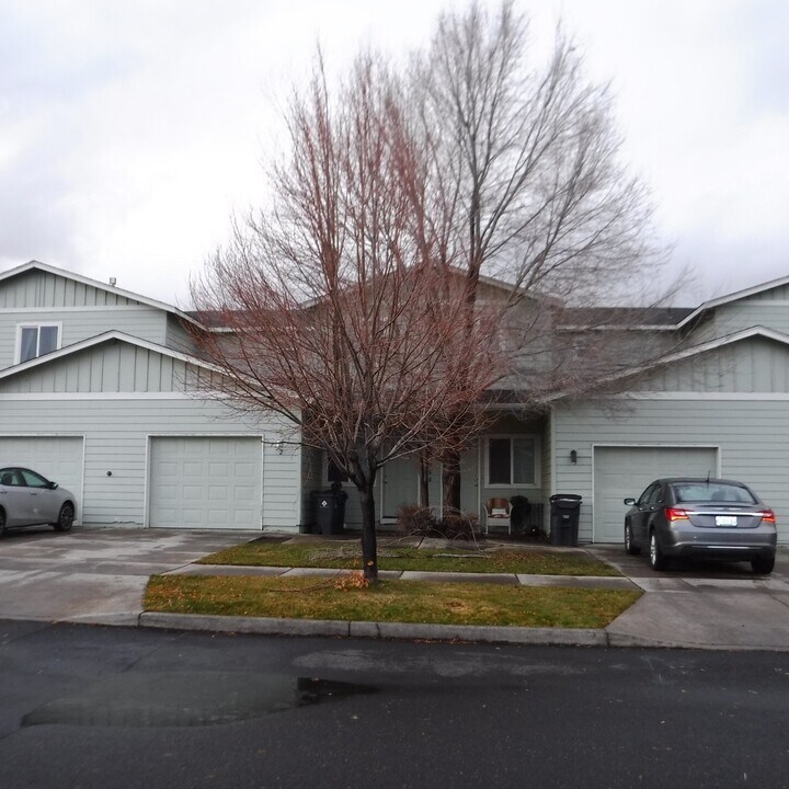 20080 Doanna Way in Bend, OR - Building Photo