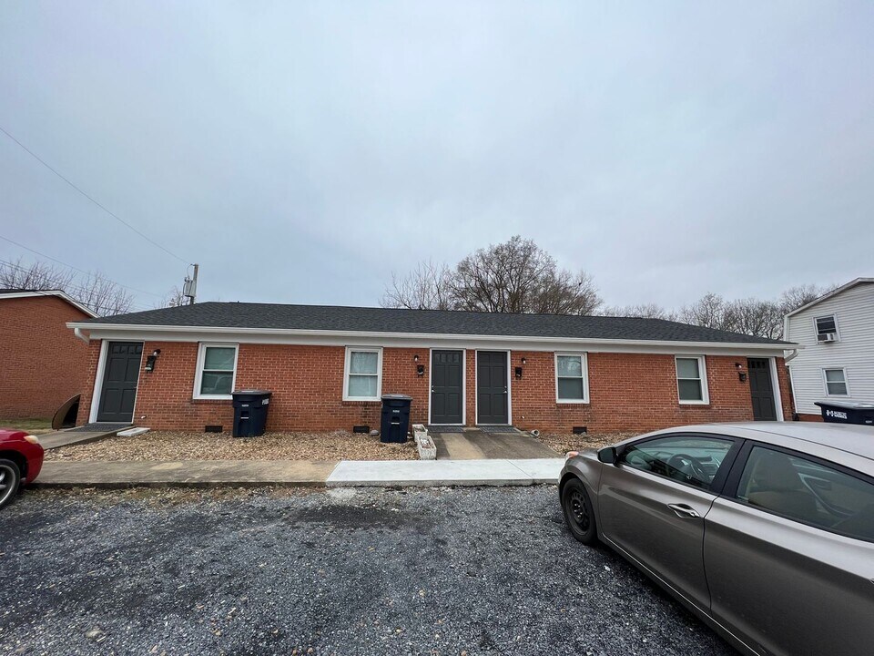 159 Suter St in Harrisonburg, VA - Building Photo