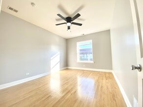 1010 W Sunnyside Ave, Unit 1010-3 in Chicago, IL - Building Photo - Building Photo