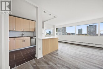 100-100 Leeward Glenway in Toronto, ON - Building Photo - Building Photo