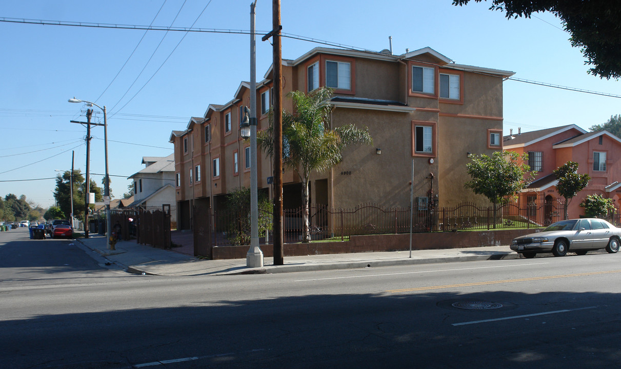 4900 Central Ave in Los Angeles, CA - Building Photo