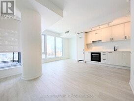 1 Quarrington Lane in North York, ON - Building Photo