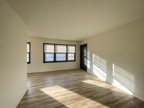 6920 W Center St-Unit -4 in Milwaukee, WI - Building Photo - Building Photo