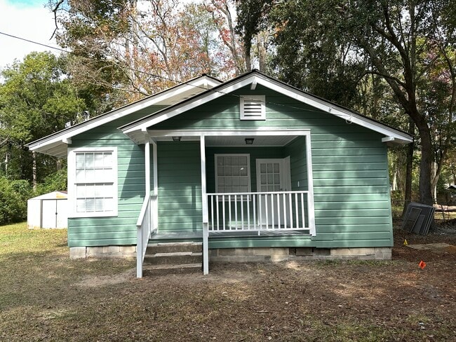 property at 1528 S Lartigue Ave